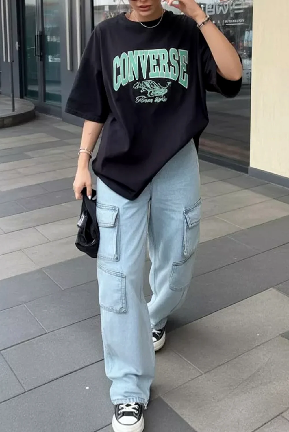 cargo jeans with sneakers outfit