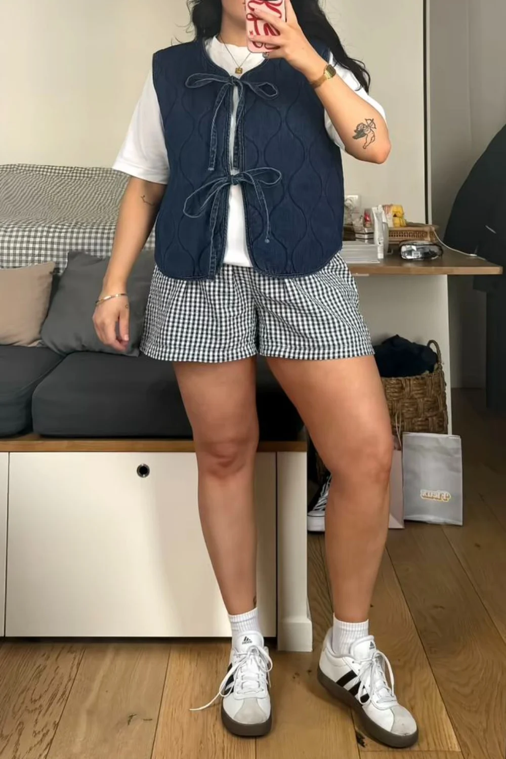 linen shorts casual outfit