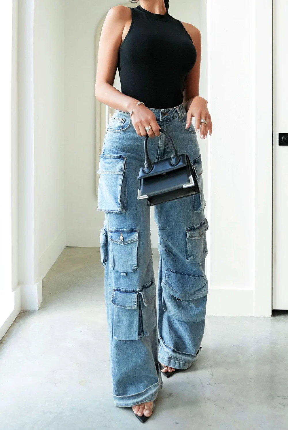 simple cargo jeans outfit