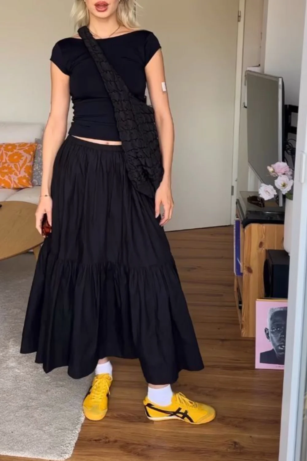 Black tiered skirt outfit idea Black tiered skirt outfit idea