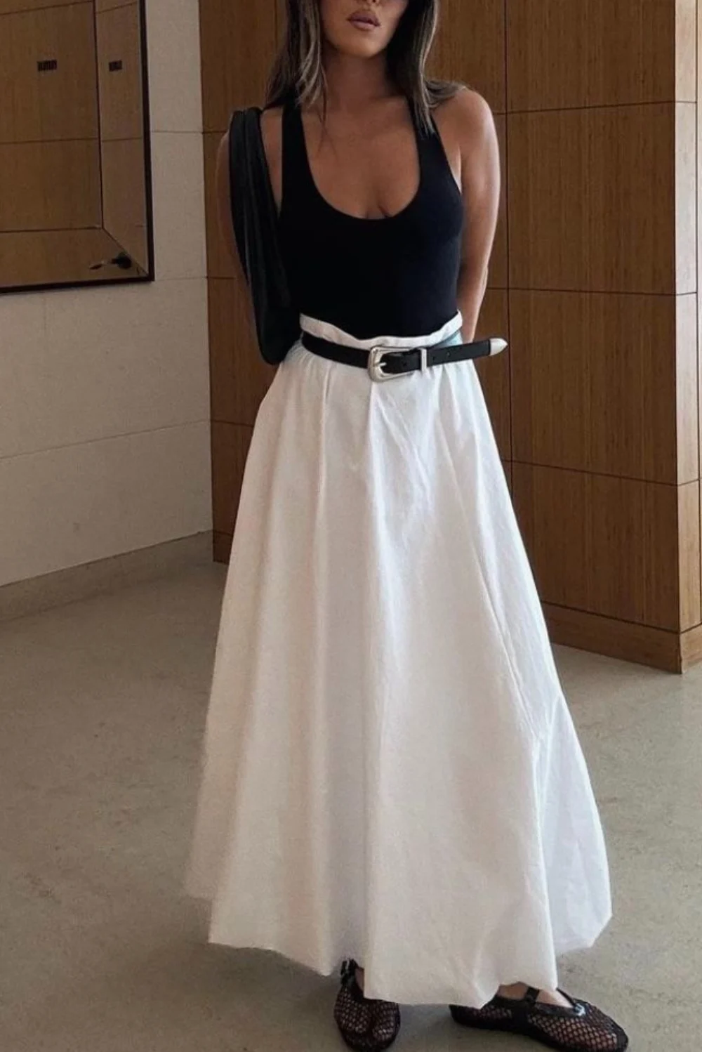 White linen skirt outfit women inspo