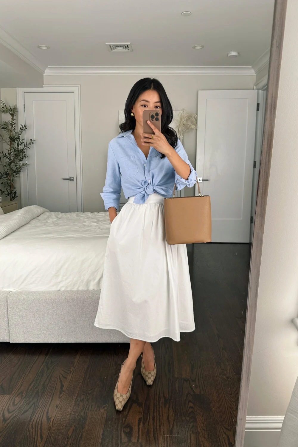 White midi skirt outfit work inspo White midi skirt outfit work inspo